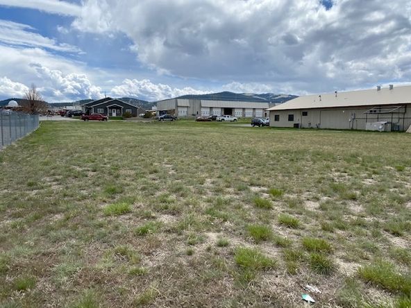 Commercial Land: E Lyndale Ave, Helena, MT, 59601
